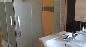 Douche, articles de toilette gratuits