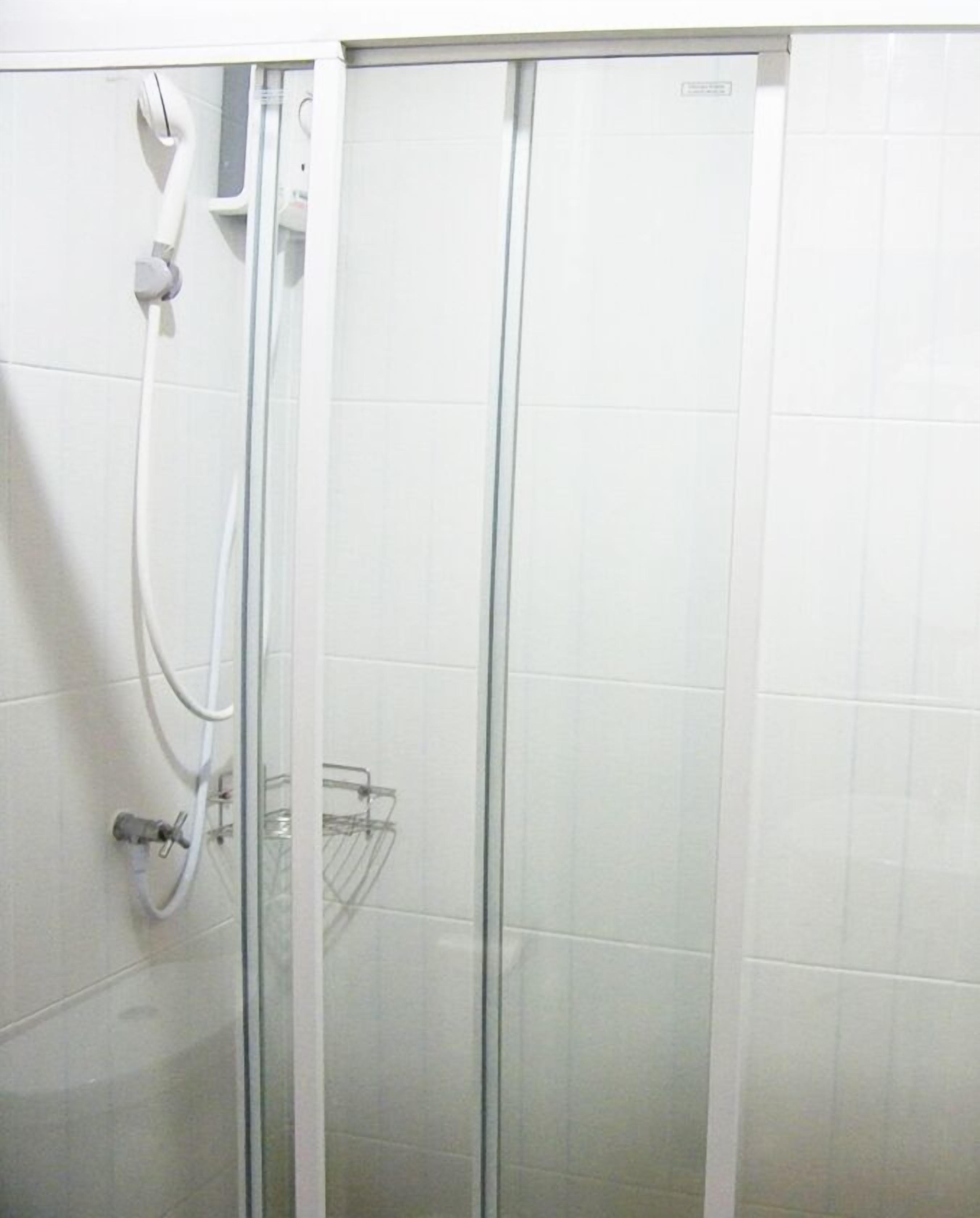 standard room | bathroom shower