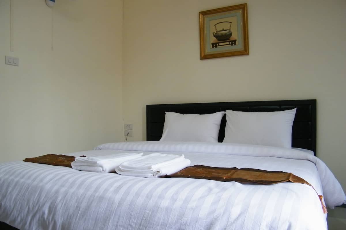 Escritorio, cortinas blackout y camas plegables/adicionales