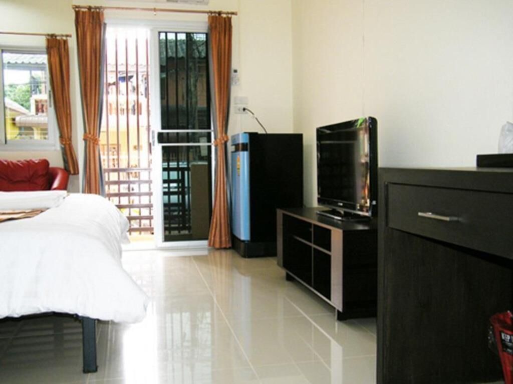 Desk, blackout curtains, rollaway beds, free WiFi