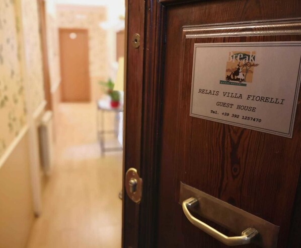 Interior entrance - Relais Villa Fiorelli (Rome)