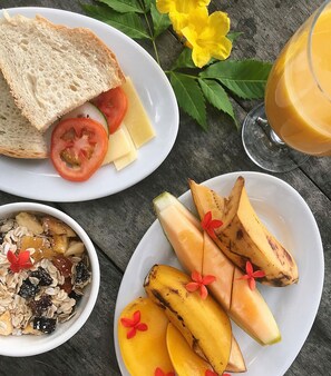 包每日自助早餐