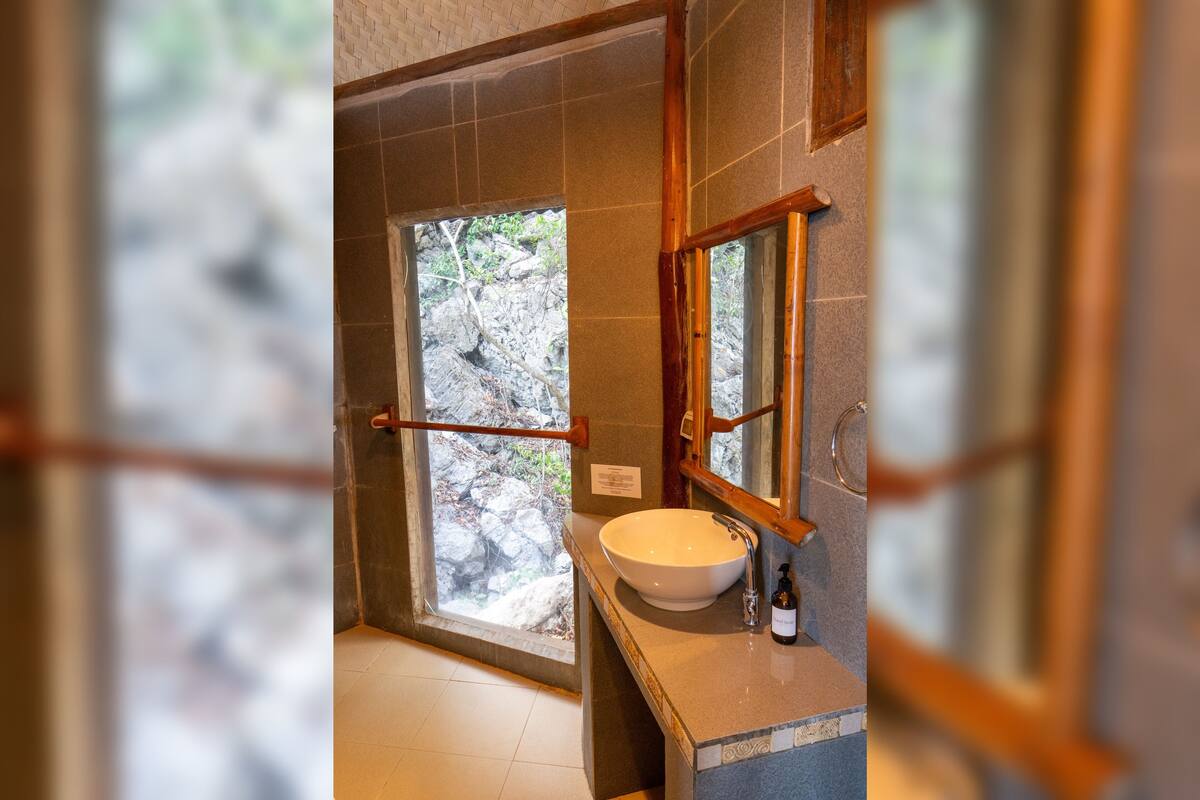 hilltop chalet | bathroom | shower, rainfall showerhead, free toiletries, hair dryer