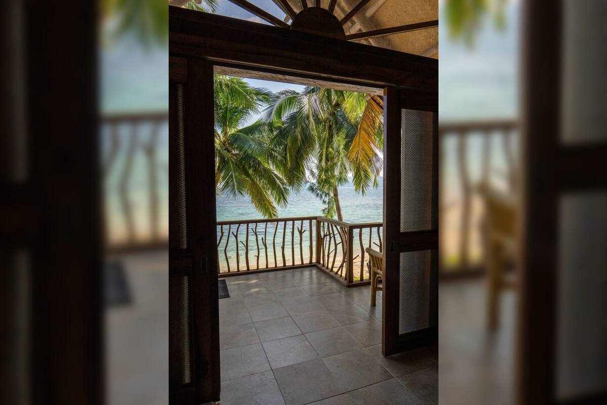 beachside chalet with ac | beach/ocean view