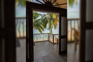 Beachside Chalet with AC | Vista para praia/oceano