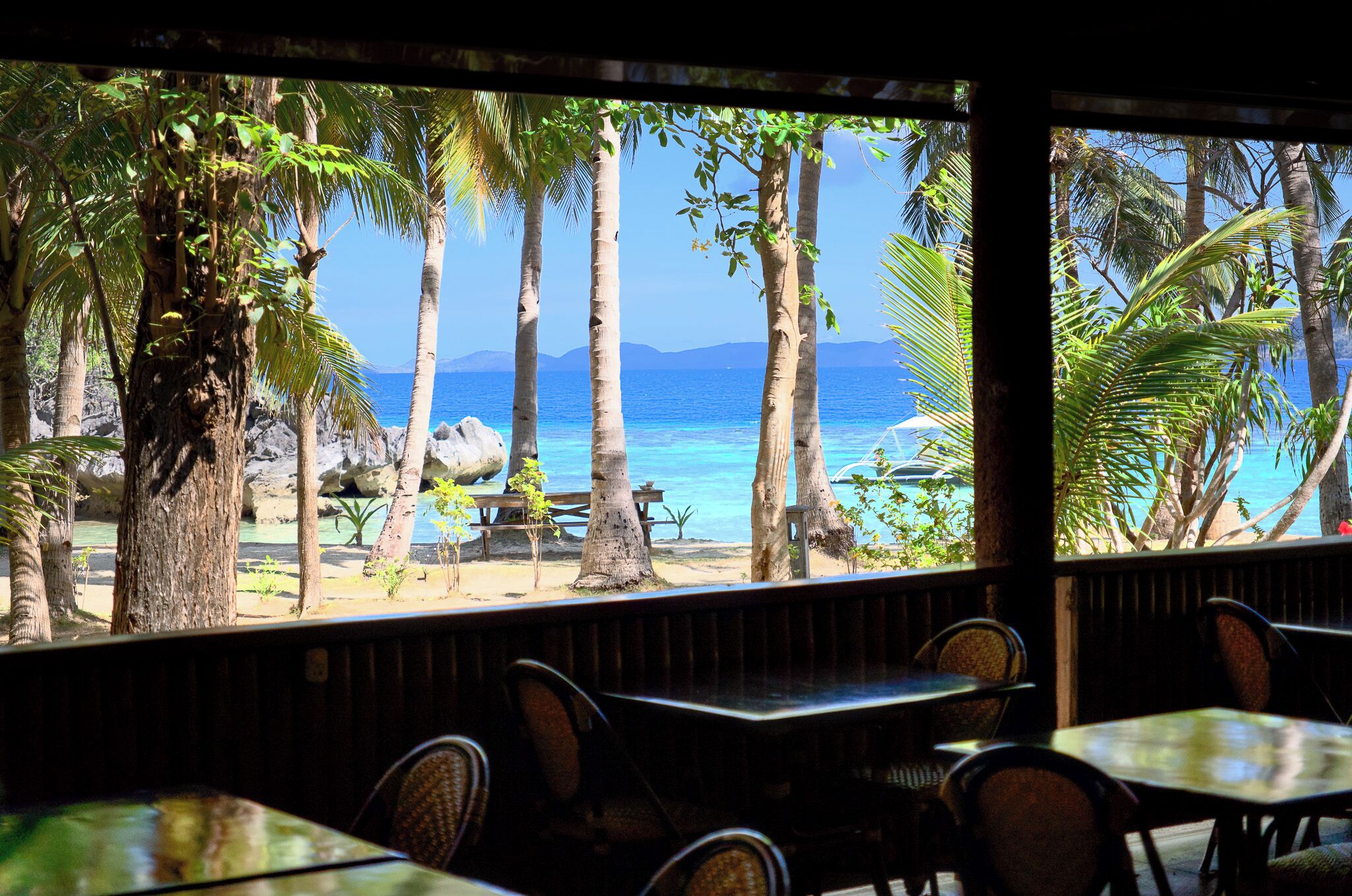 Breakfast, lunch, dinner served; international cuisine 