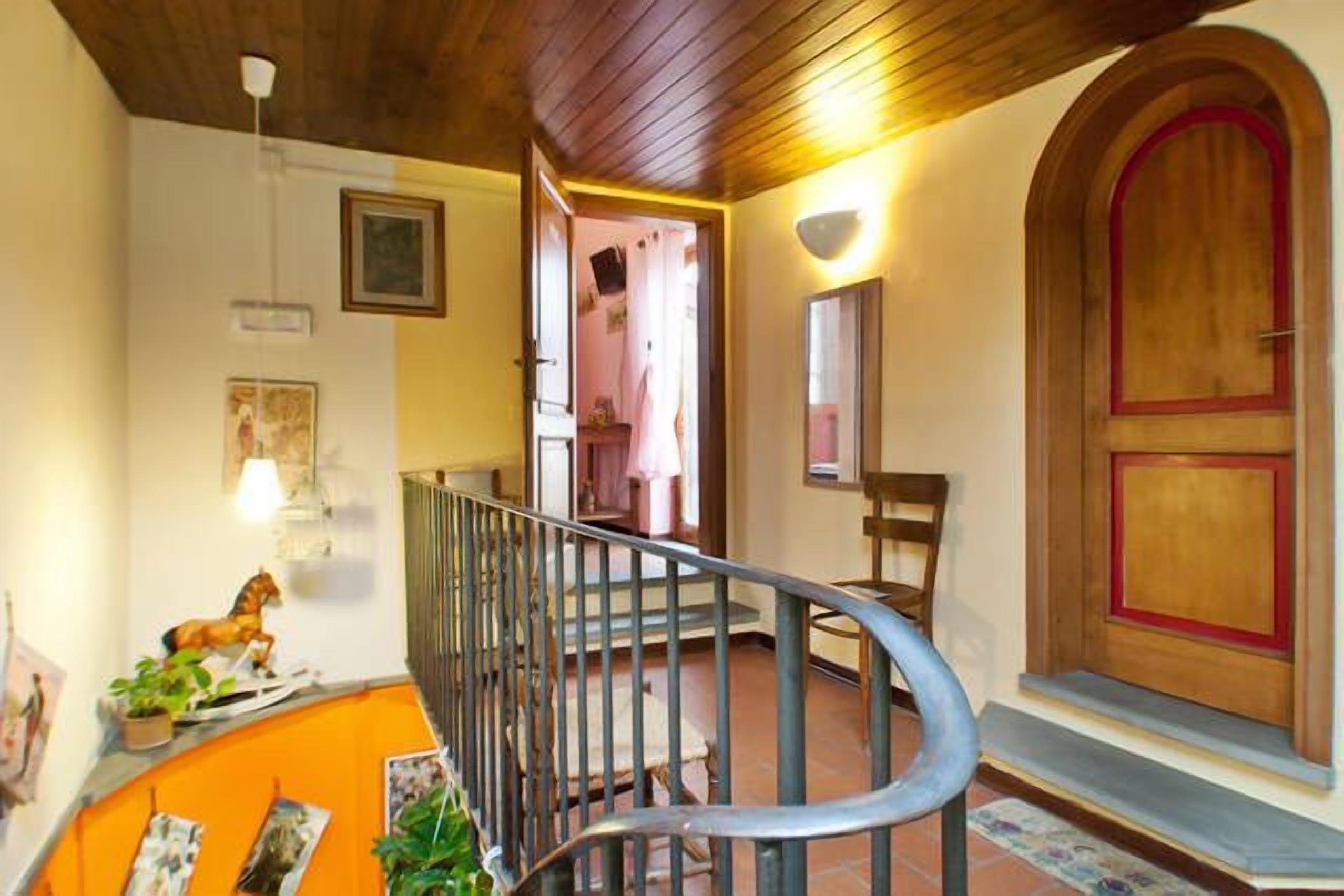 Roupas de cama premium, edredons de pluma, frigobar, escrivaninha