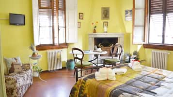 Premium bedding, down comforters, minibar, desk