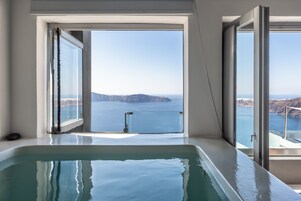 Ropa de cama de alta calidad y minibar