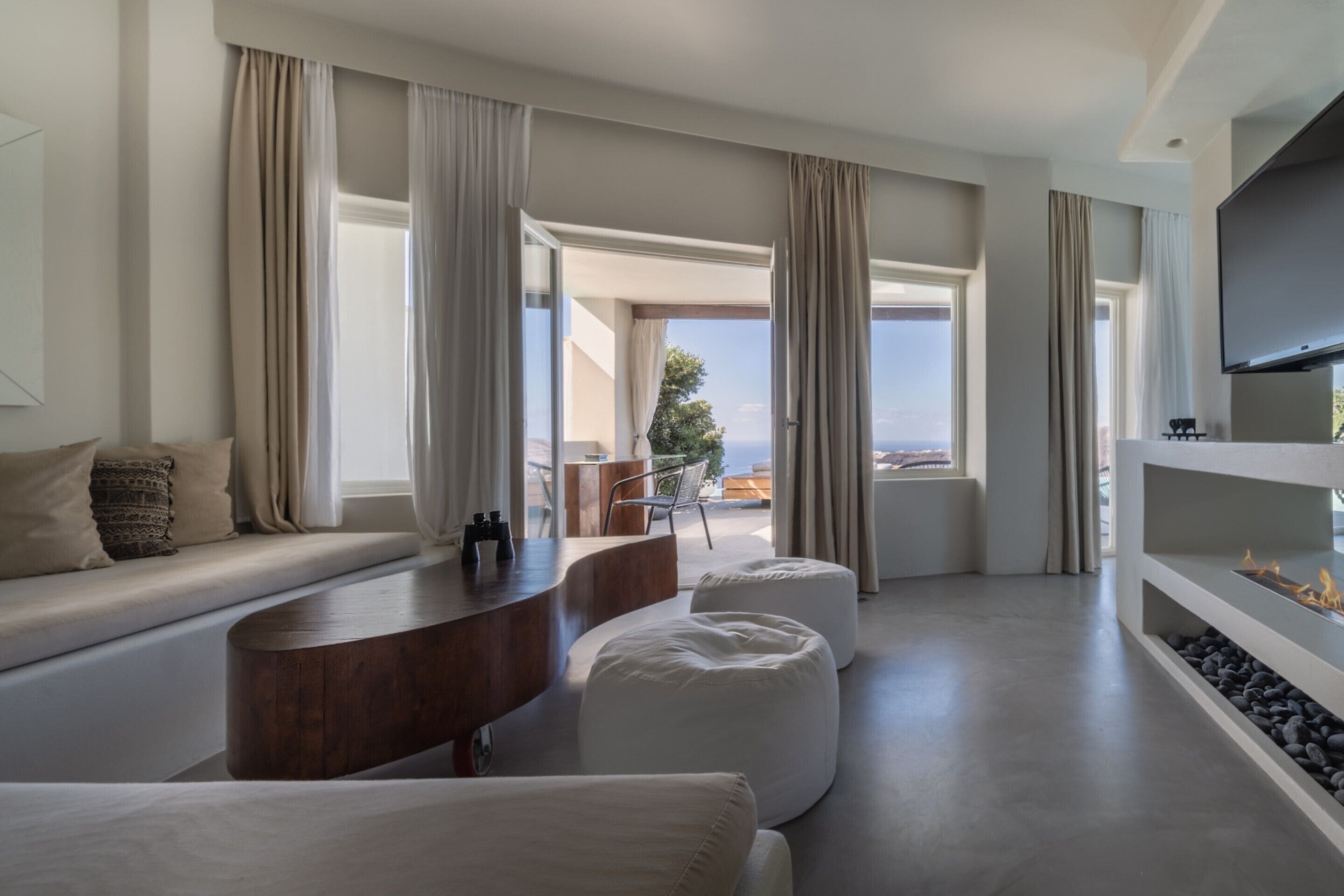 Suite, vista al mar (Infinity Pool) | Área de sala de estar | Televisión de plasma 