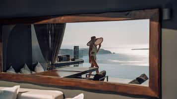 Breakfast, lunch, dinner served; Mediterranean cuisine, sea views