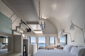 Executive Loft, Hot Tub, Sea View | Premium bedding, minibar, in-room safe, desk - West East Suites (Santorini)