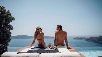 Superior Suite, Private Pool, Sea View | Premium bedding, minibar, in-room safe, desk