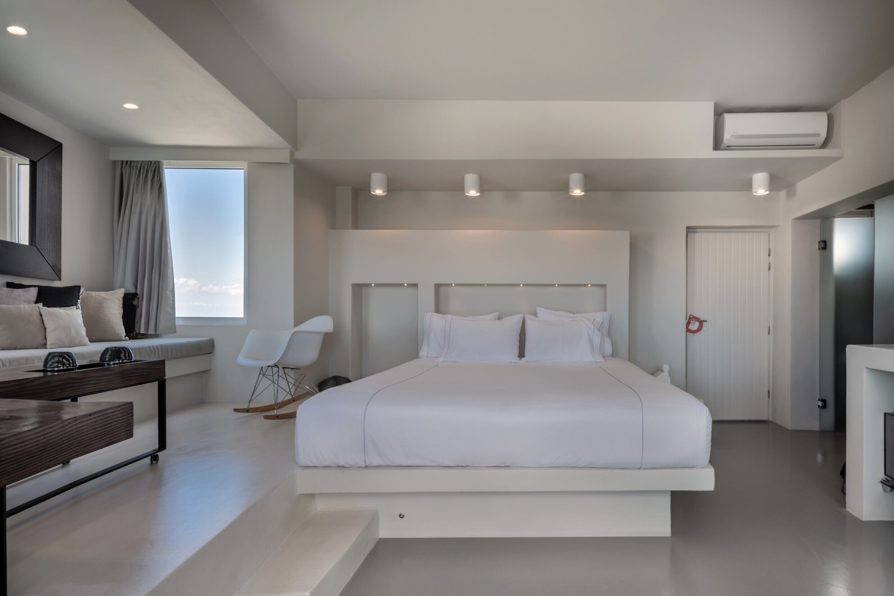 Inside West East Suites Santorini (image 6)