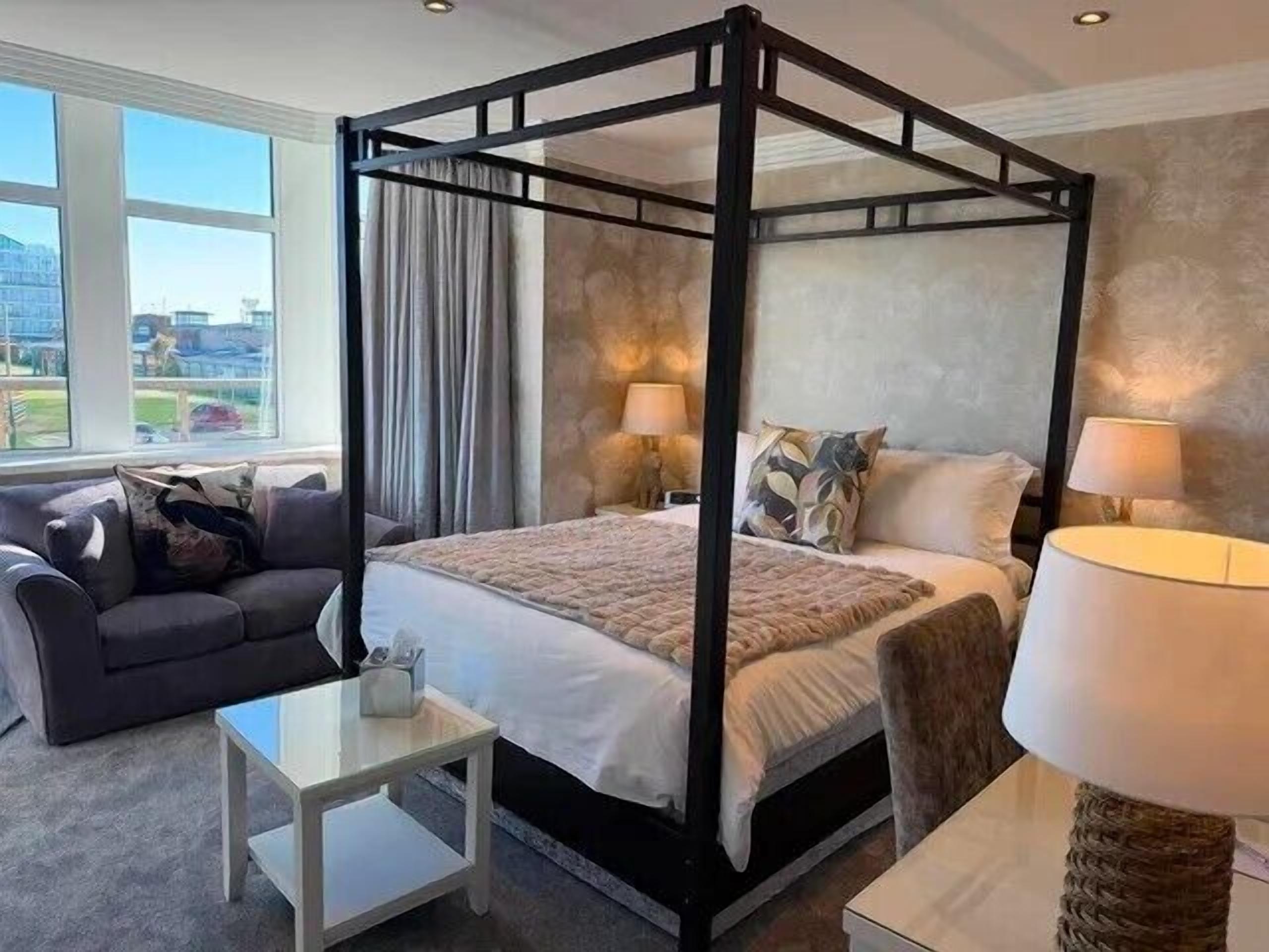 Dobbeltrom, eget bad (Four Poster)