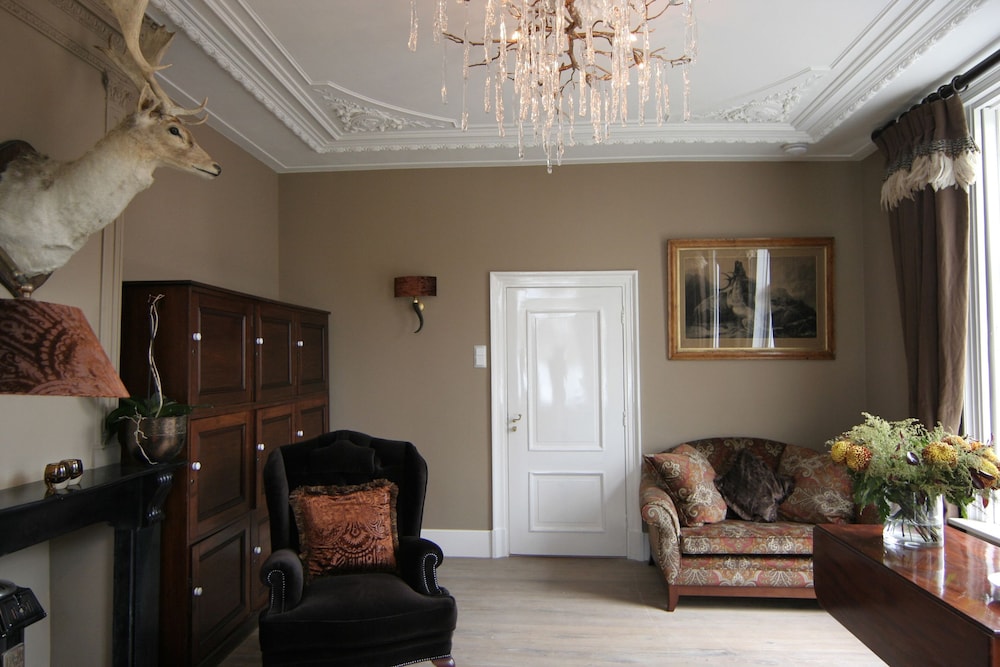 Inn on the Lake by null