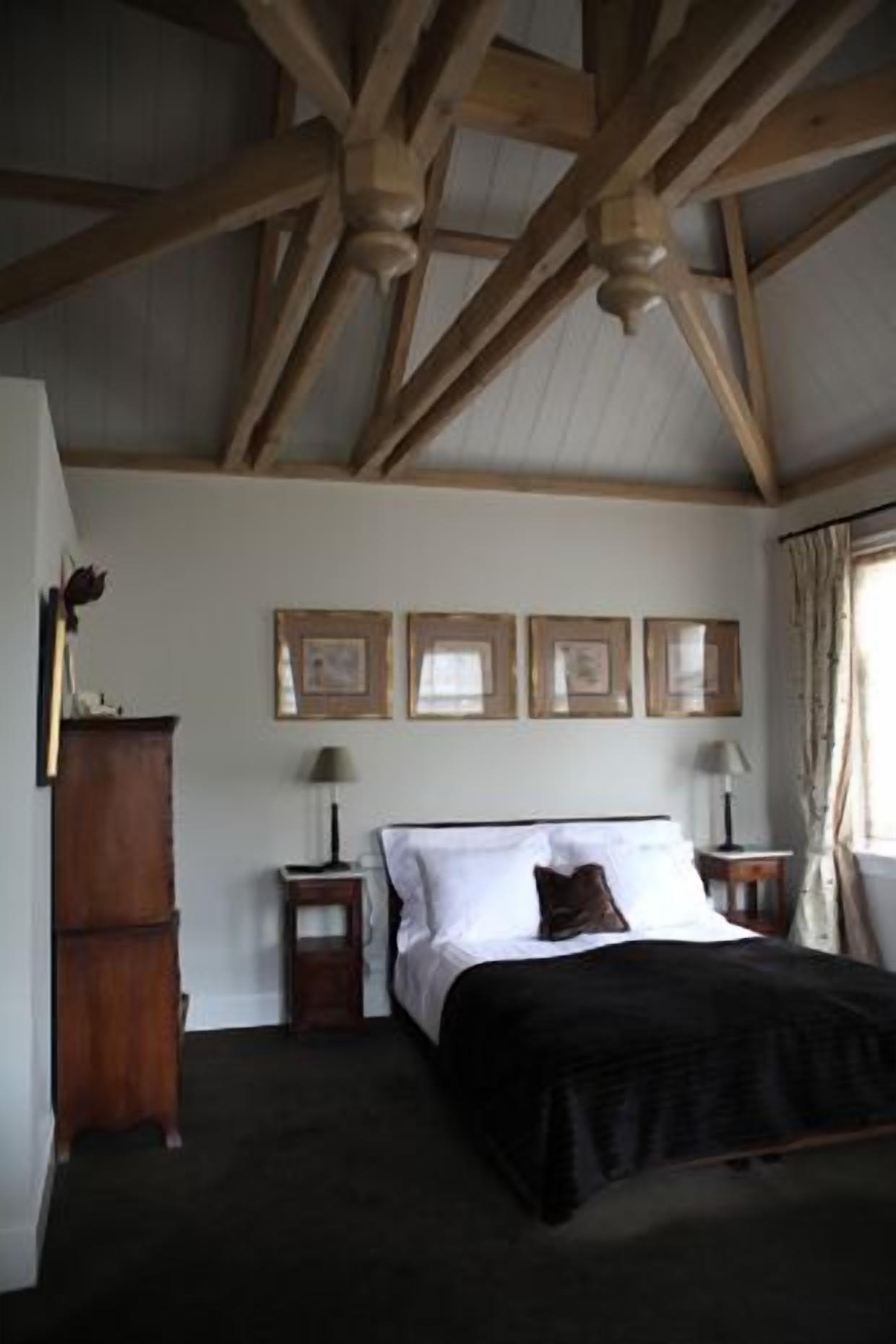 Photo - Inn on the Lake