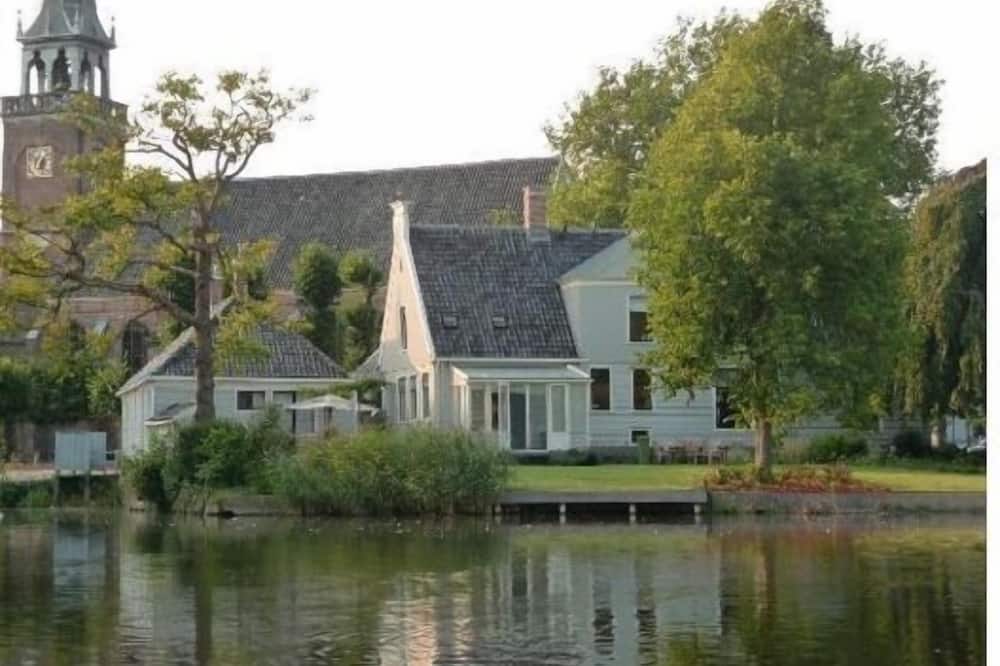Inn on the Lake