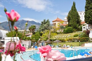 Piscine extérieure (ouverte en saison)