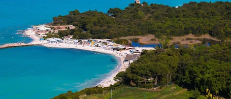 Una playa cerca