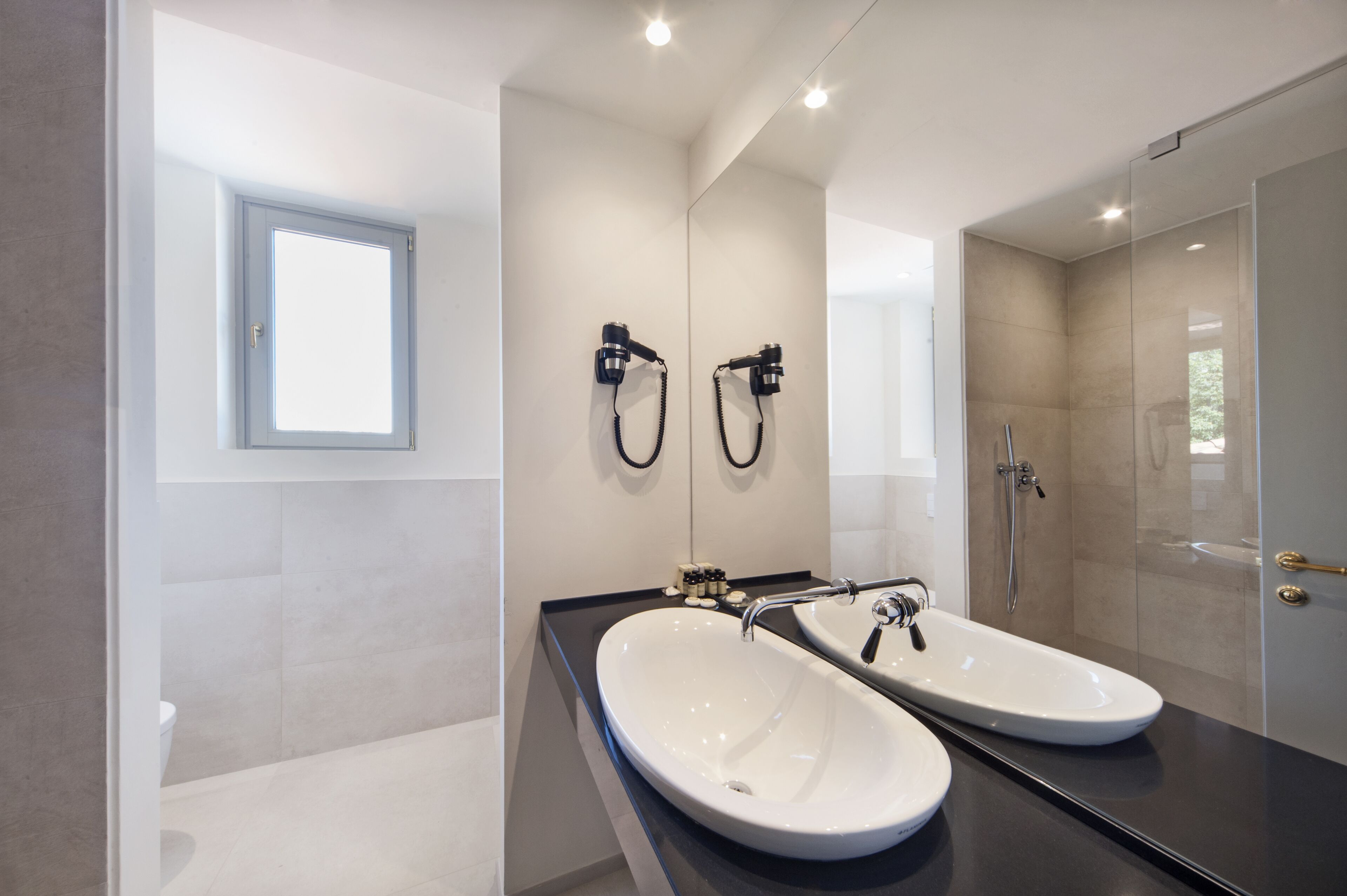 suite, 1 double bed, balcony | bathroom | free toiletries, hair dryer, slippers, bidet