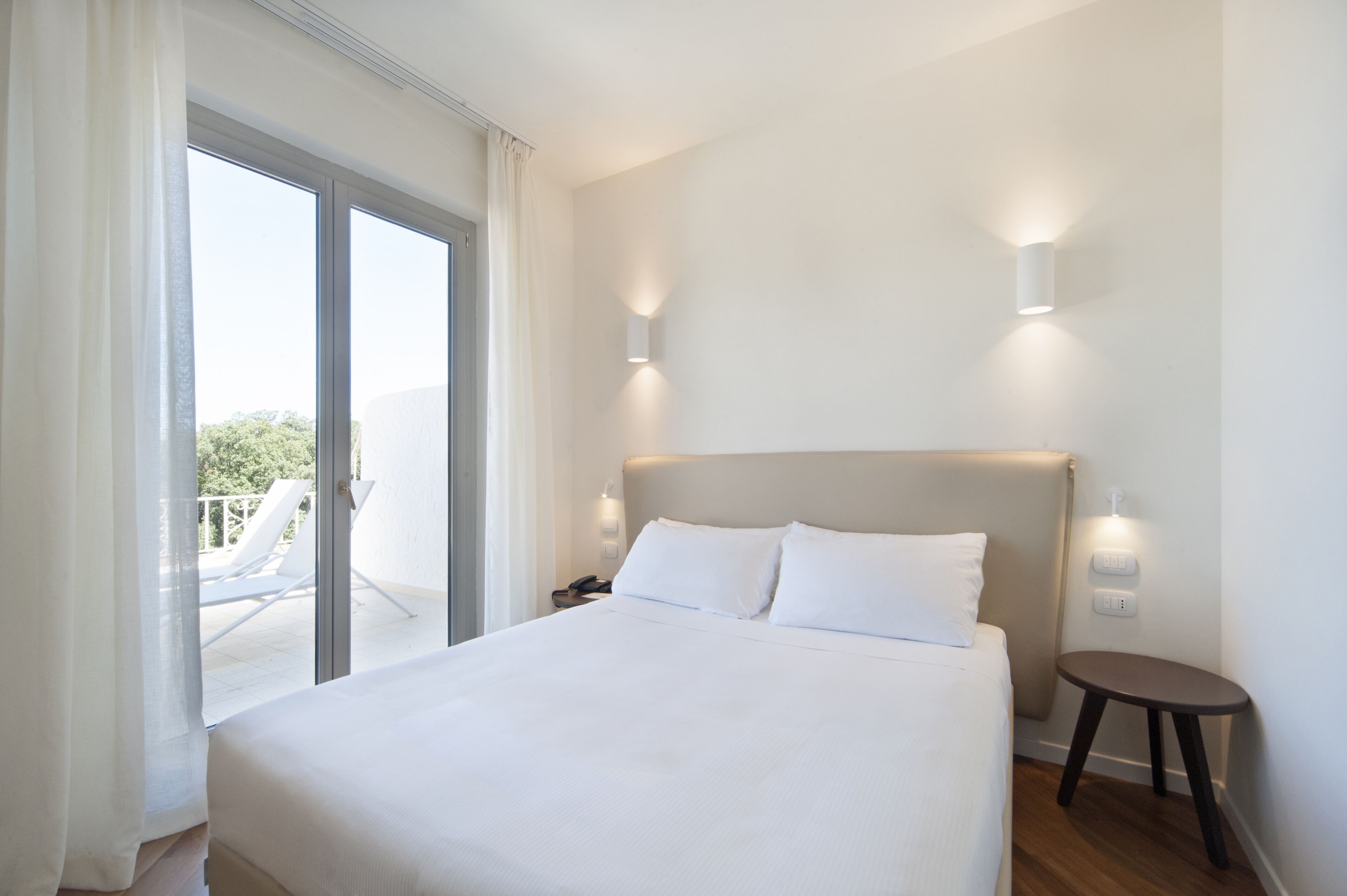 suite, 1 double bed, balcony | 1 bedroom, premium bedding, minibar, in-room safe