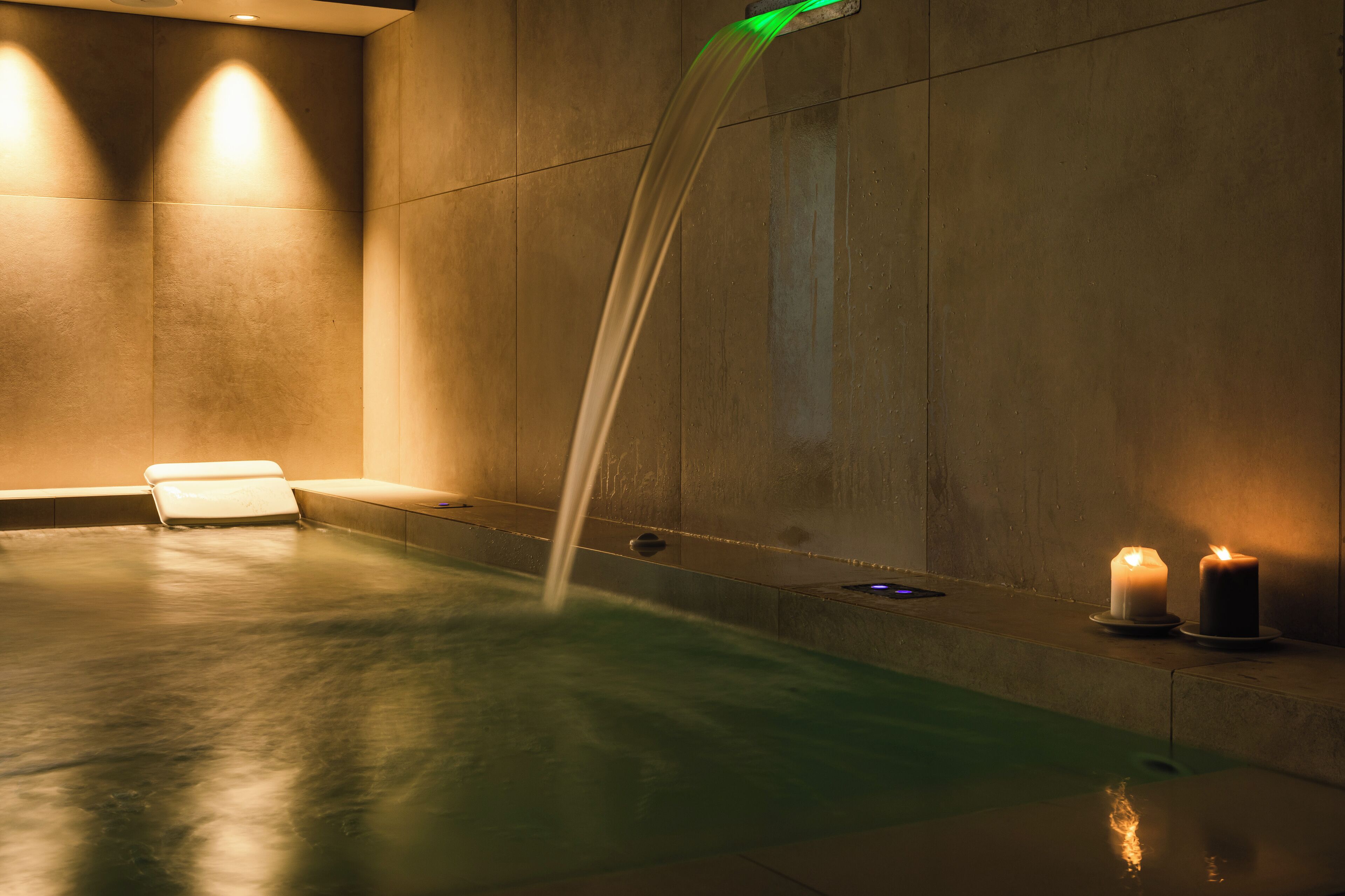 Sauna, body treatments, mud baths, hot stone massages