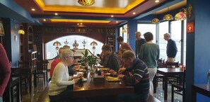 Frokost, lunsj og middag serveres, internasjonale retter 