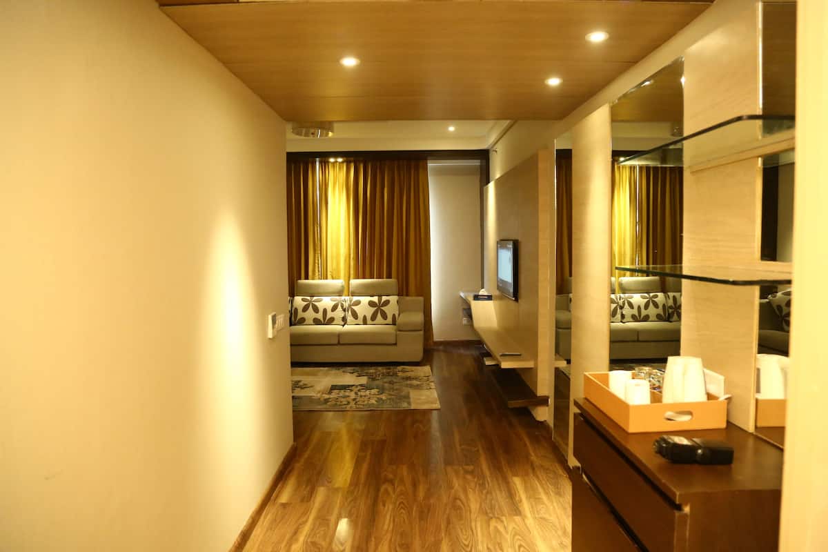 Hazel Suite | Minibar, escritorio, tabla de planchar con plancha y camas supletorias