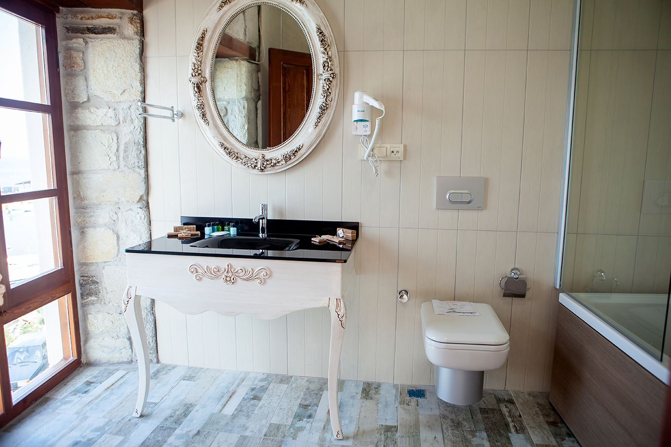 queen room | bathroom | rainfall showerhead, free toiletries, hair dryer, slippers
