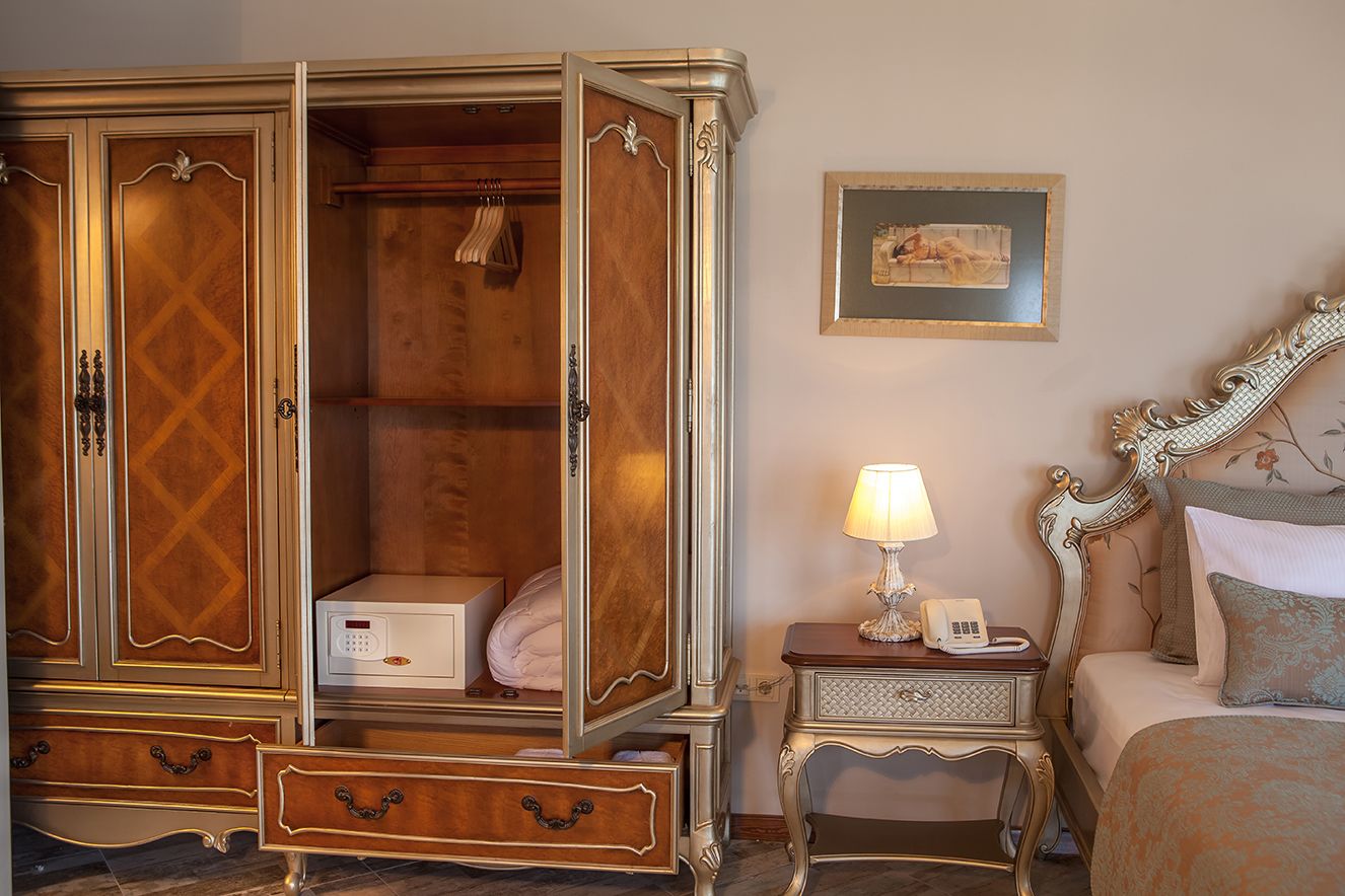 queen room | room amenity