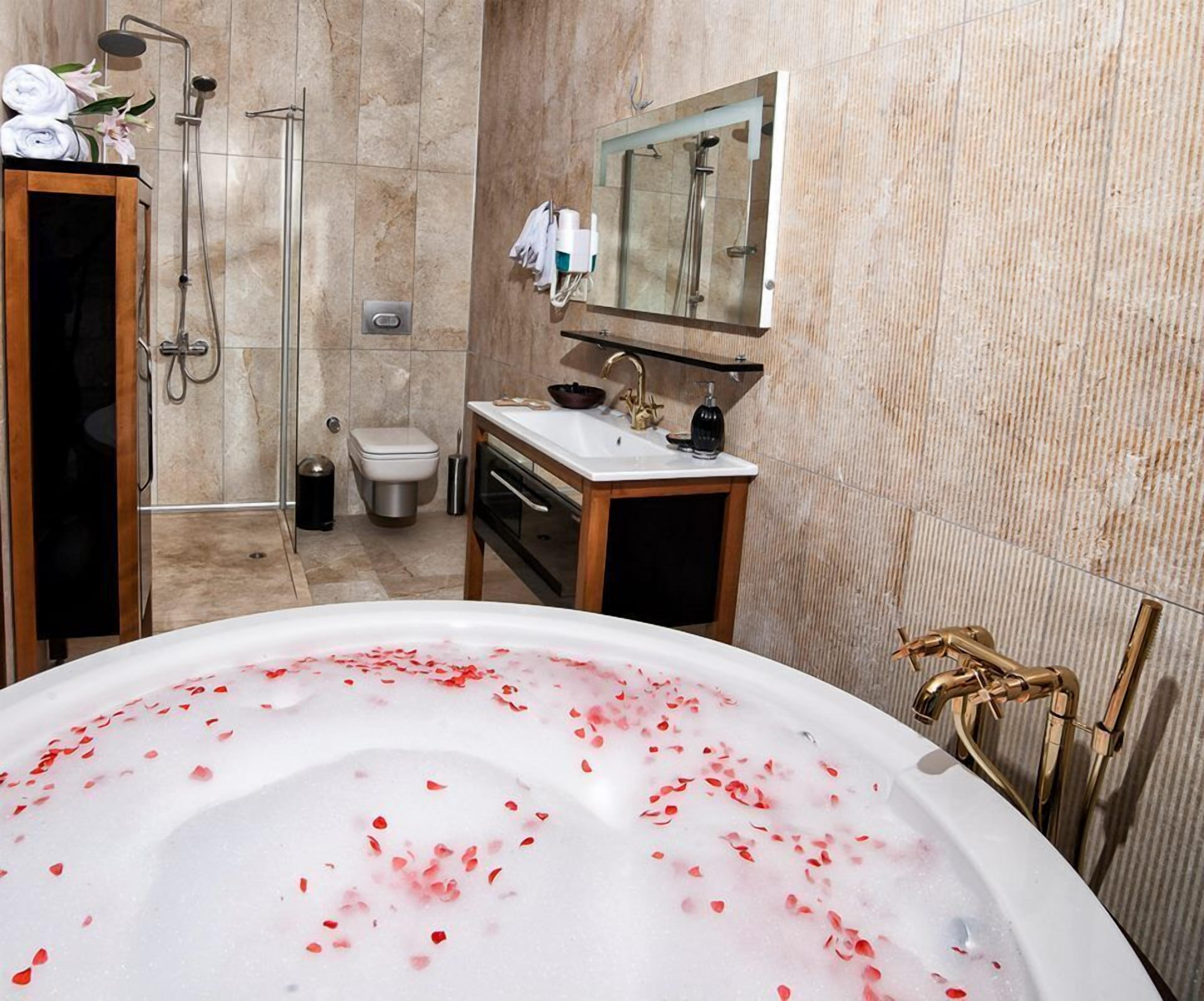 king room | jetted bathtub