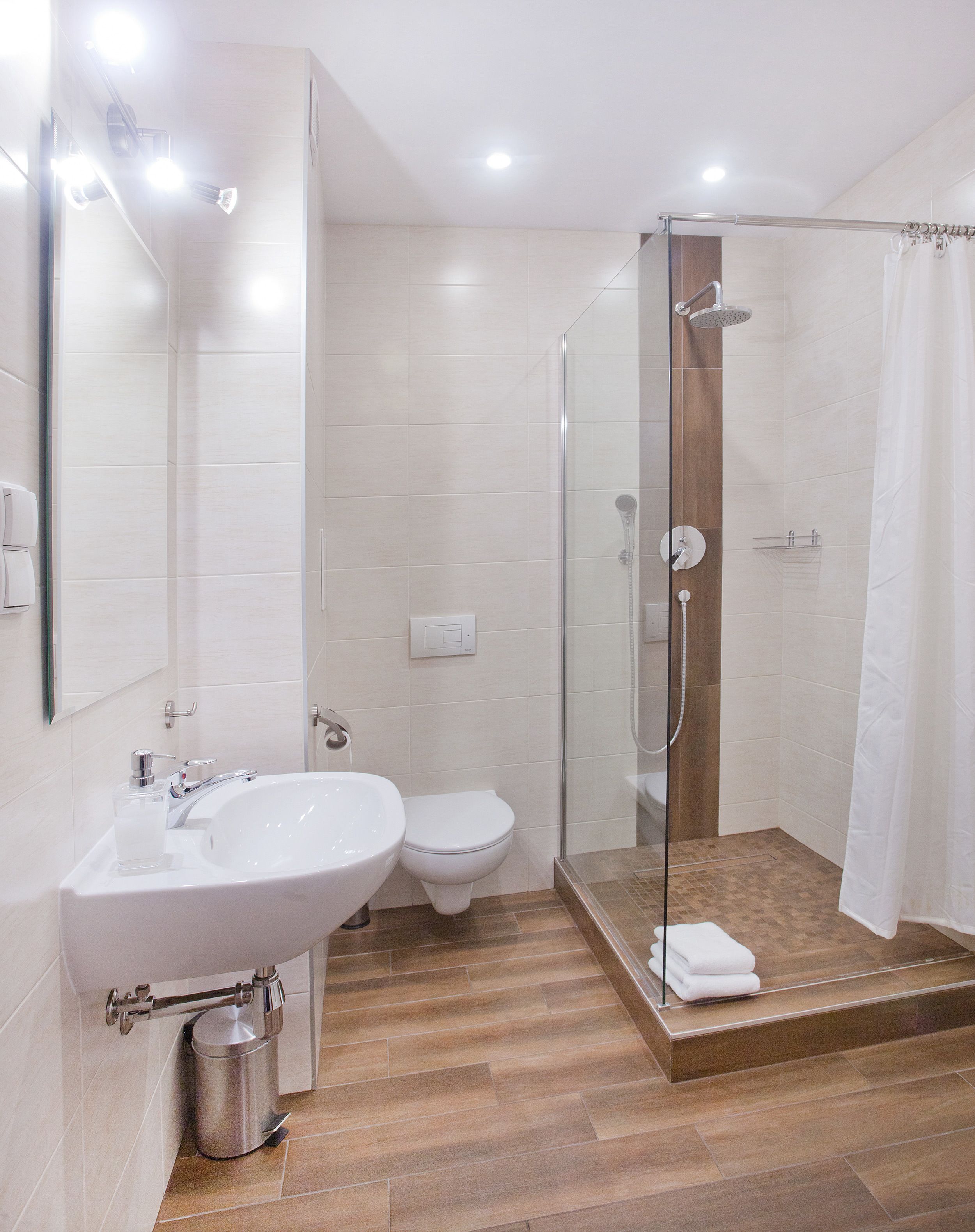 Apartemen (Elegante) | Kamar mandi | Shower, pengering rambut,  dan handuk