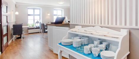 Daily buffet breakfast (PLN 22 per person)