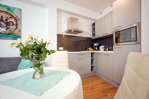 Apartment (Bianco) | Private kitchenette