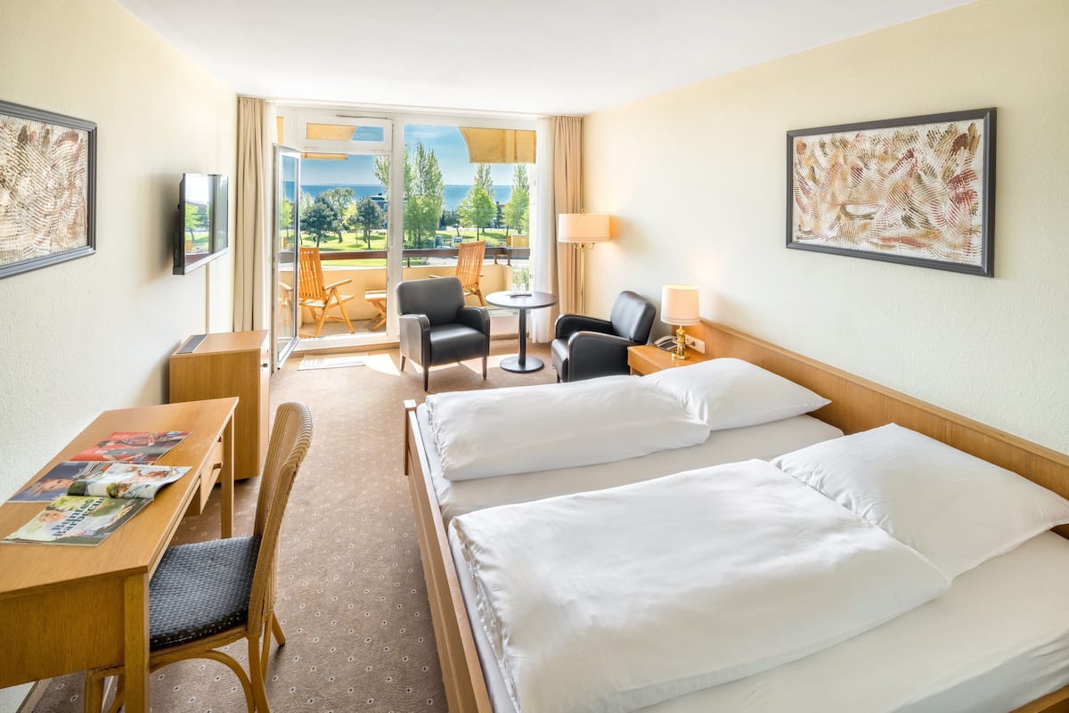 Minibar, in-room safe, free WiFi