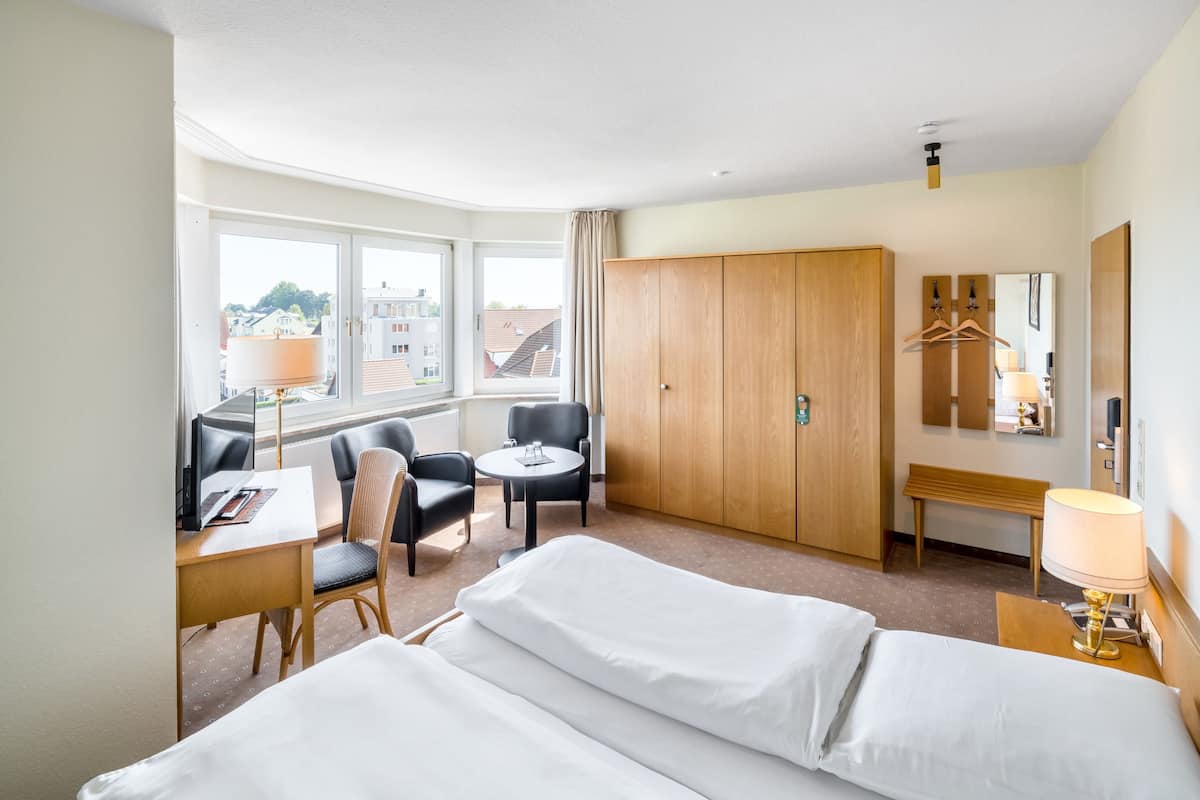 Minibar, in-room safe, free WiFi