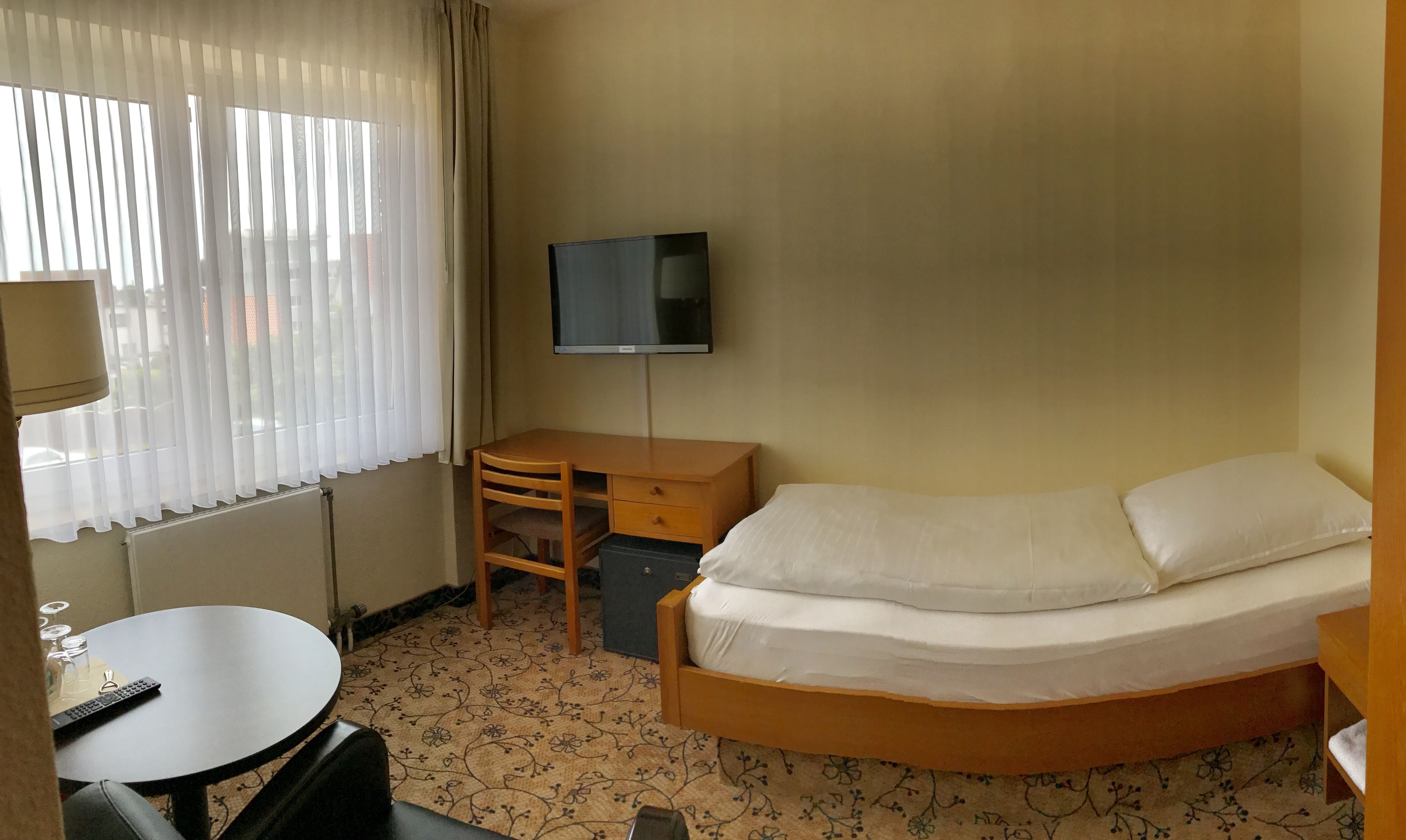 single room | room amenity