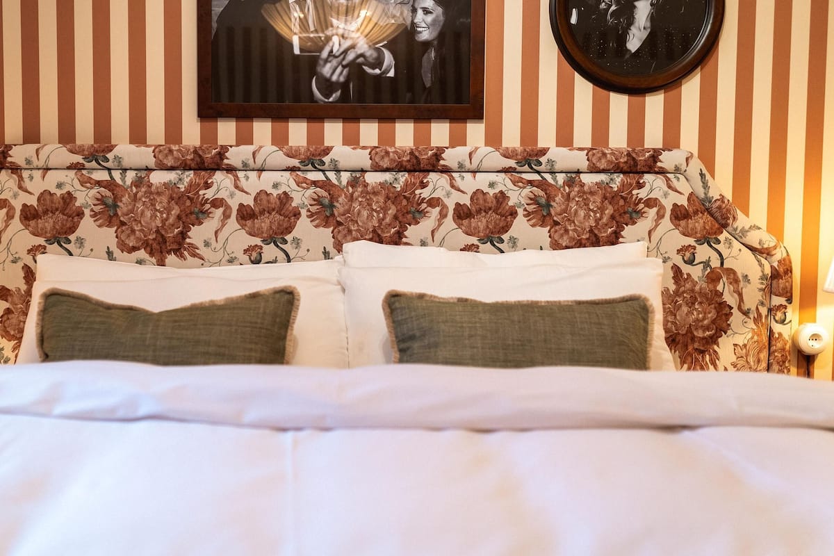 Literie hypoallergénique, minibar, décoration personnalisée