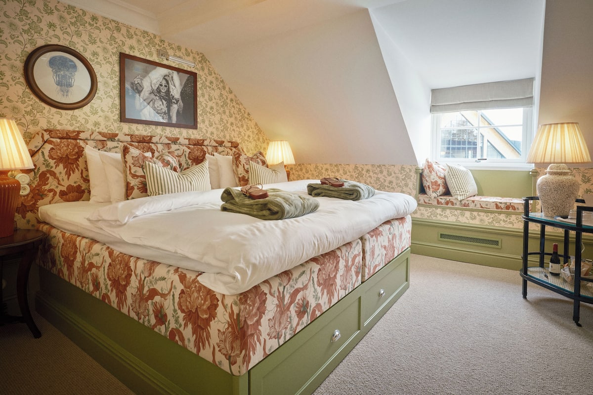 Sugar Club Classic (Including Pool Club Access) | 1 bedroom, hypo-allergenic bedding, minibar, individually decorated