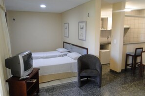 Apartamento standard | Frigobar, Wi-Fi de cortesia