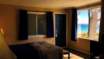 Habitación estándar, 1 cama Queen size, vista al parque, en esquina | Caja de seguridad en la habitación, escritorio y wifi gratis