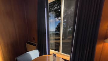 Coffres-forts dans les chambres, bureau, Wi-Fi gratuit, draps fournis