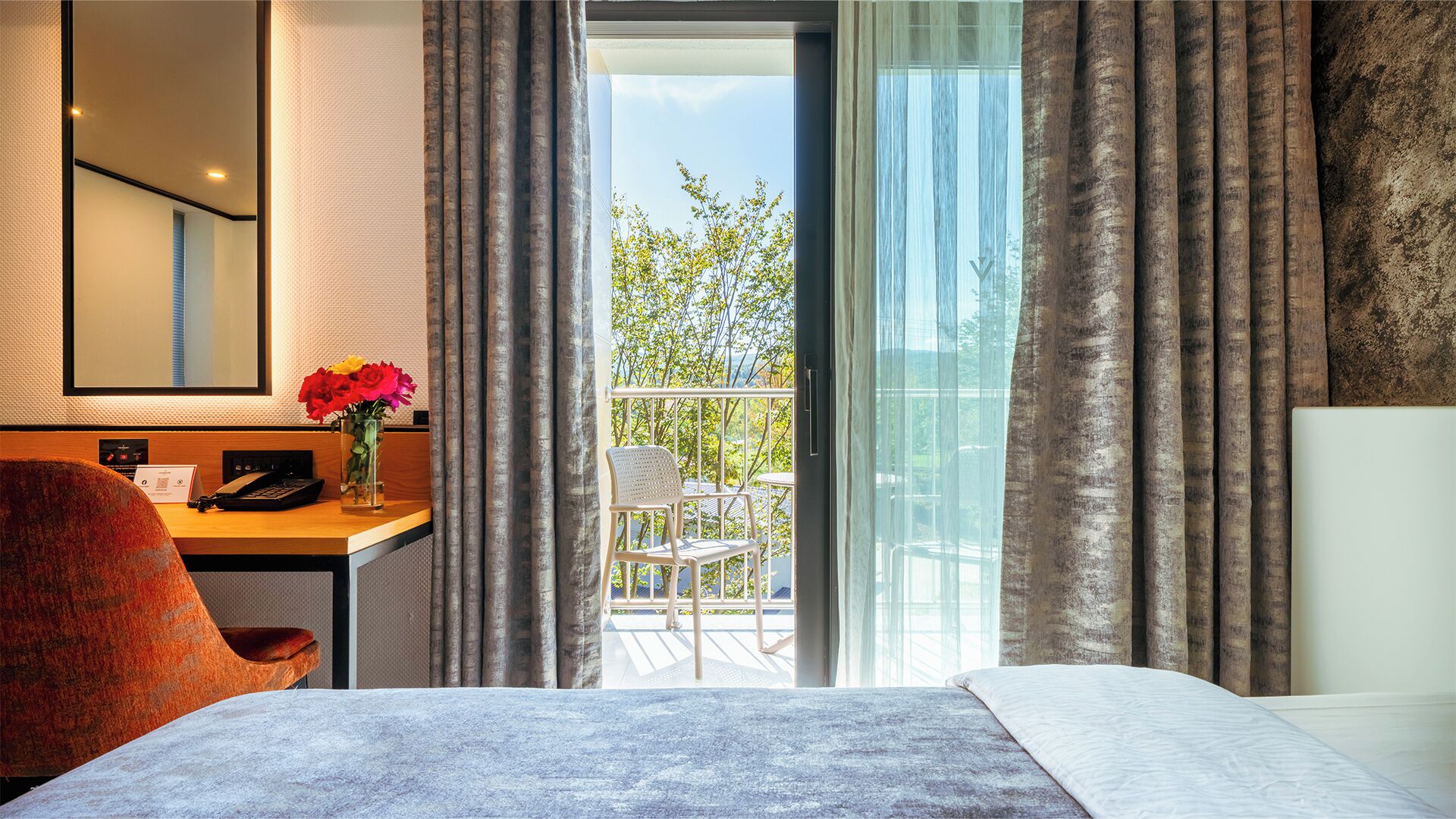 Corner Suite -Main Building | Sengetøy av topp kvalitet, safe på rommet og lydisolert