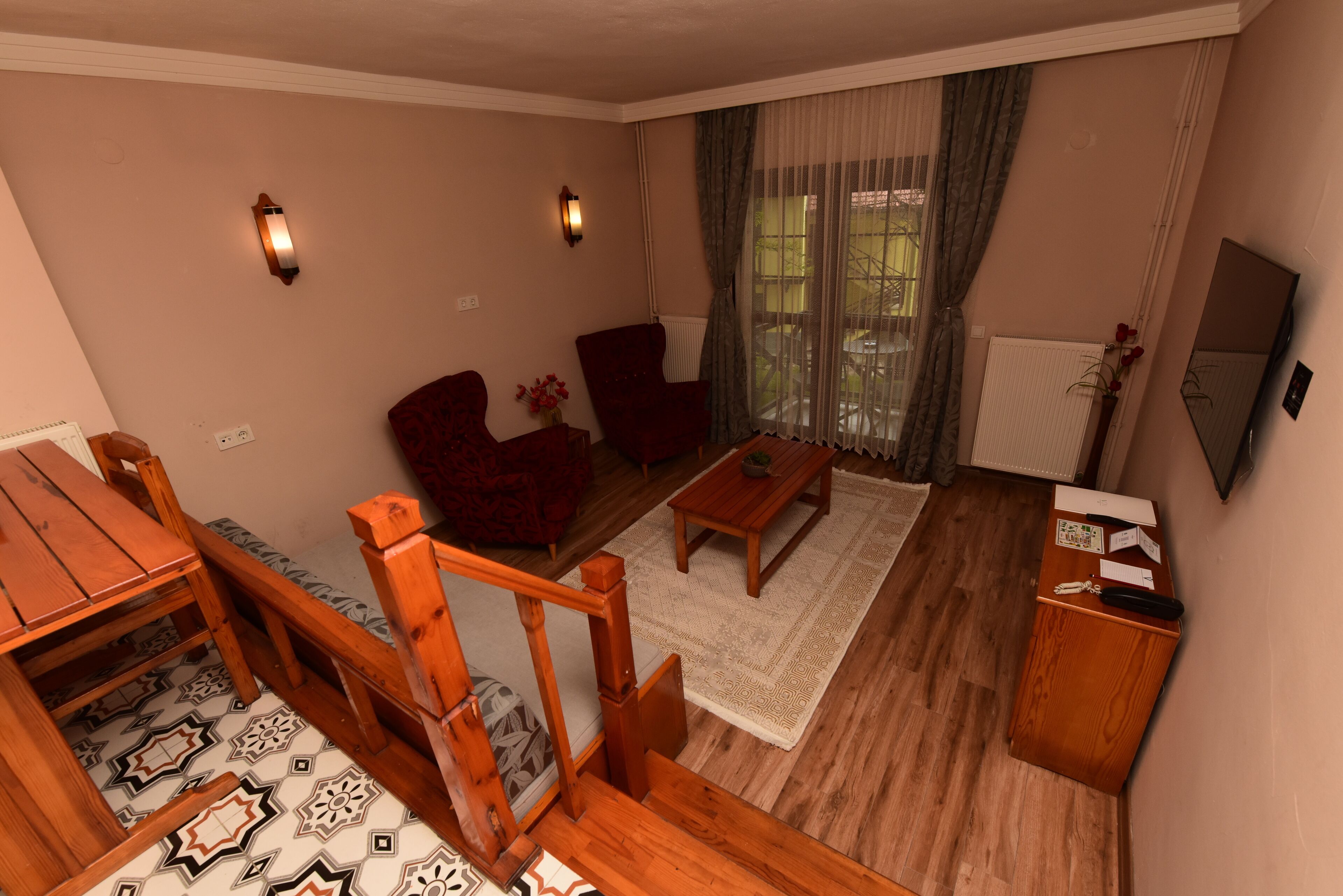 tip 1 suit villa  | living area | flat-screen tv