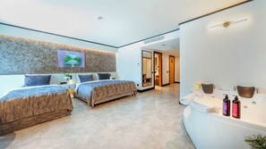 Corner Suite -Main Building | Premium bedding, in-room safe, soundproofing, free WiFi - VONRESORT Abant (Bolu)