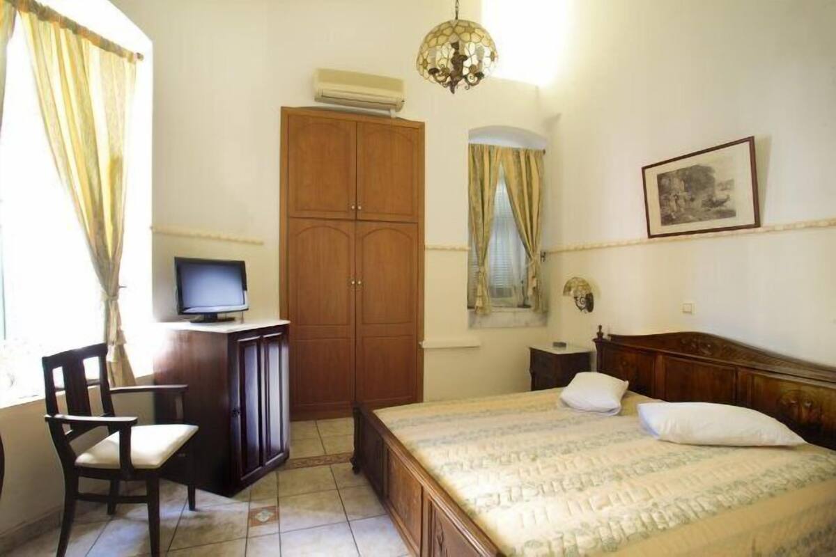Standard Room | Minibar, in-room safe, free cots/infant beds, free WiFi