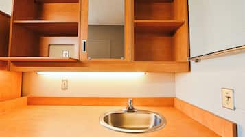 Basic Twin Room | Private kitchen