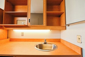 Basic Twin Room | Private kitchen