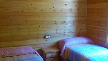 Bungalow, 2 Bedrooms (4 people) | In-room safe, free cribs/infant beds, free WiFi